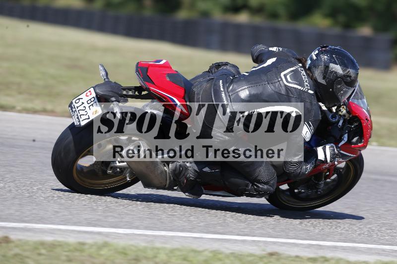 /Archiv-2025/49 26.08.2025 Cornu Master School ADR/blau-bleu/6